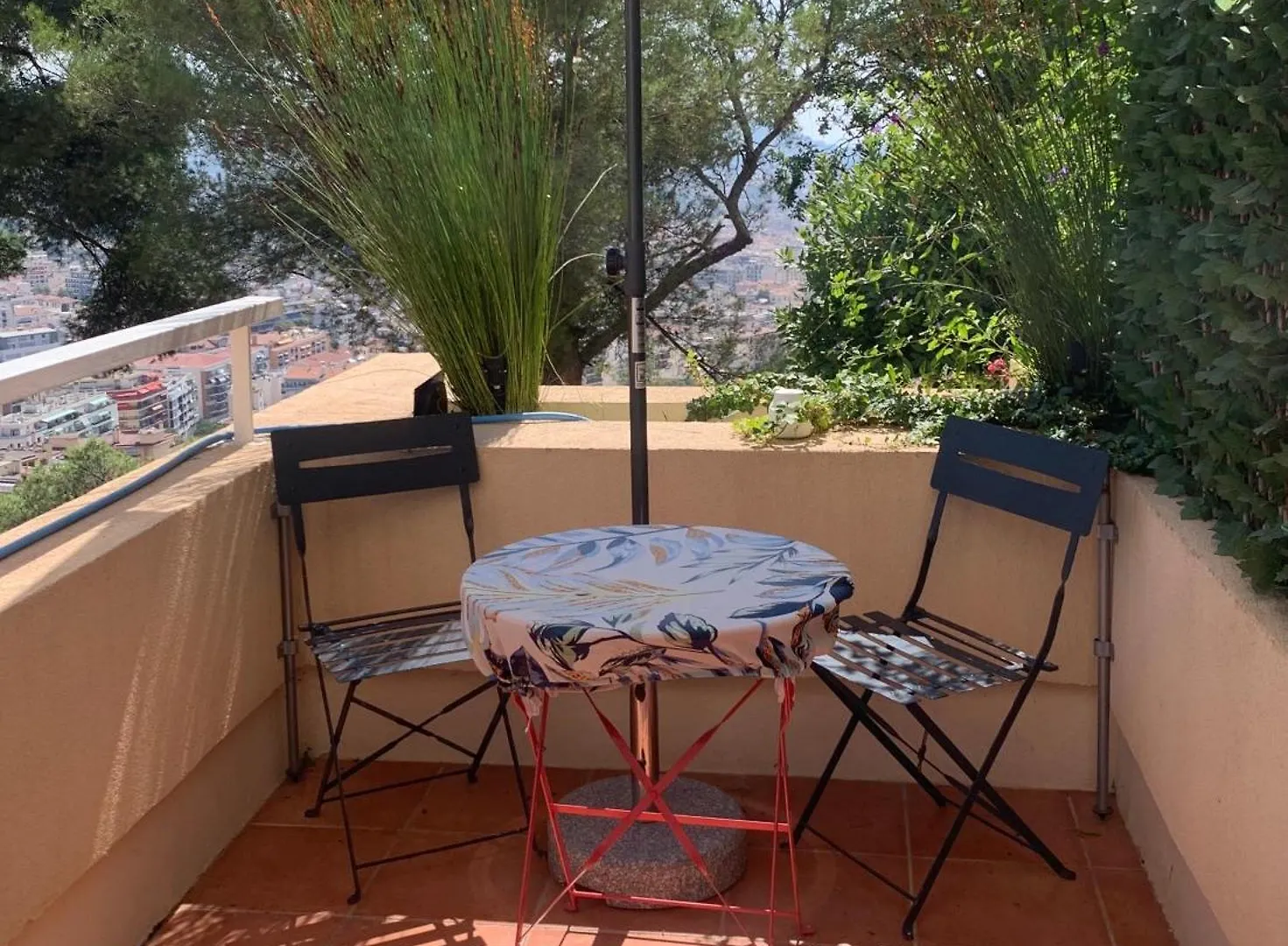 Chambre D Hote Avec Clim Terrasse Et Petit Dejeuner Hauteurs De Nice Homestay
