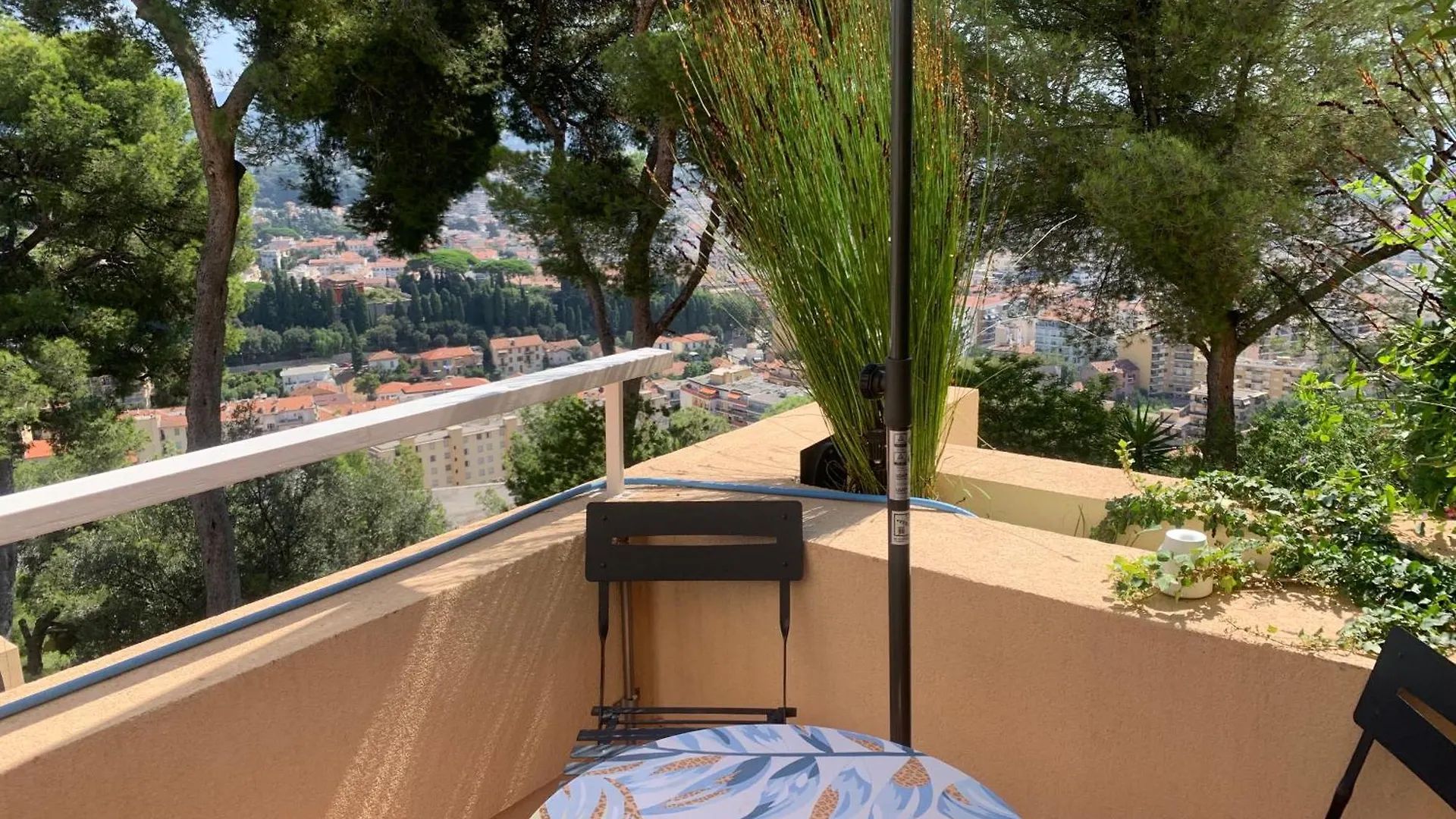 Séjour chez l'habitant Chambre D Hote Avec Clim Terrasse Et Petit Dejeuner Hauteurs De Nice